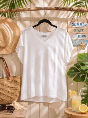 NWT Women's White V-Neck Short Sleeve Tee Size L